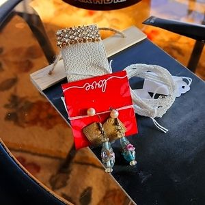 2 bracelets/3 pairs earrings